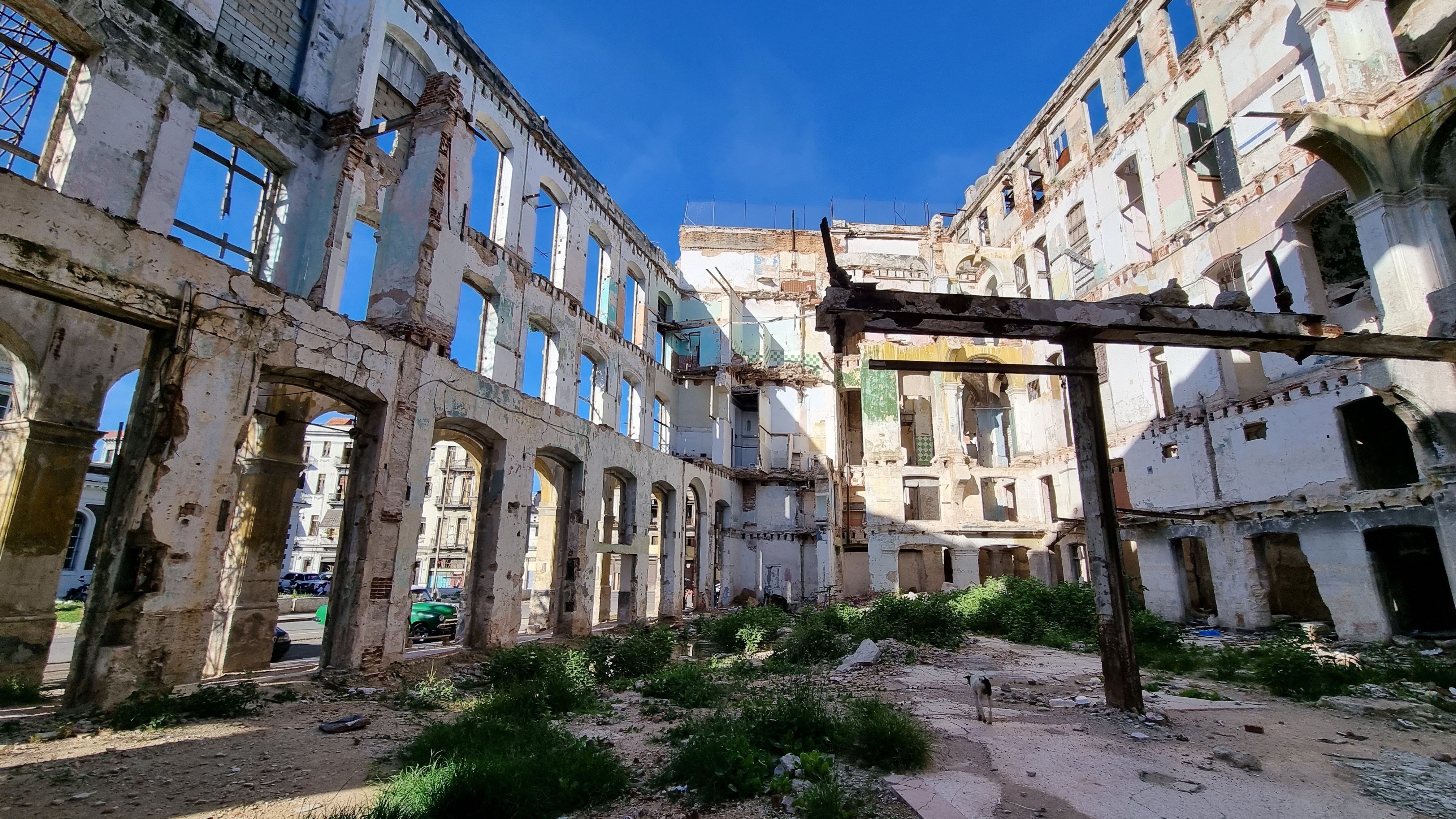 Viele Häuser verfallen zu Ruinen